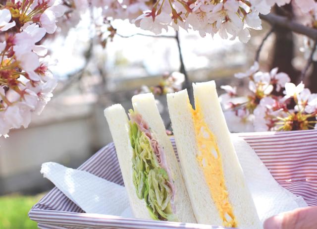 Milk bread, mayonnaise and quality eggs are used to make easy-to-store and transport sandwiches. Milk bread, mayonnaise and quality eggs are used to make easy-to-store and transport sandwiches.