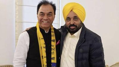 Dr Raj Kumar Chabbewal, who quit the Congress, being welcomed into the Aam Aadmi Party by chief minister Bhagwant Mann at his official residence in Chandigarh on Friday. (HT Photo)