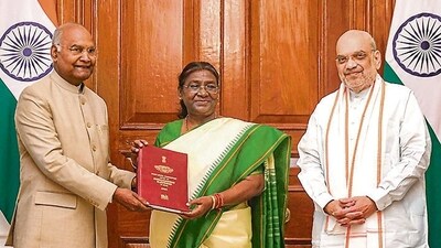 Former President Ram Nath Kovind with President Droupadi Murmu and Union home minister Amit Shah in New Delhi on Thursday. (PTI) Former President Ram Nath Kovind with President Droupadi Murmu and Union home minister Amit Shah in New Delhi on Thursday. (PTI)