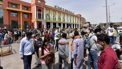 The woman was found on Thursday morning, seated in a crowded lane near the New Delhi railway station, dressed in a green jacket and beige pants. (Sanjeev Verma/HT PHOTO) The woman was found on Thursday morning, seated in a crowded lane near the New Delhi railway station, dressed in a green jacket and beige pants. (Sanjeev Verma/HT PHOTO)