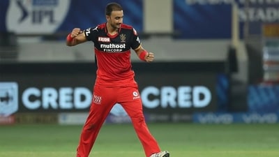 Harshal Patel took 32 wickets for RCB in IPL 2021 and tied Bravo for the most wickets in a single season of the Indian Premier League (BCCI) Harshal Patel took 32 wickets for RCB in IPL 2021 and tied Bravo for the most wickets in a single season of the Indian Premier League (BCCI)