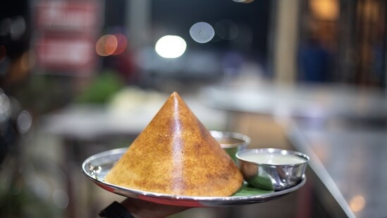 The woman went out for lunch with her friend at a famous restaurant in New Delhi's CP. (Representative image/@Unsplash)