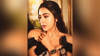 With the help of make-up artist Riviera Lynn, Sara got decked up in nude eyeshadow, winged eyeliner, mascaraed lashes, darkened brows, contoured cheekbones, luminous highlighter and a shade of nude lipstick. (Instagram/@saraalikhan95) With the help of make-up artist Riviera Lynn, Sara got decked up in nude eyeshadow, winged eyeliner, mascaraed lashes, darkened brows, contoured cheekbones, luminous highlighter and a shade of nude lipstick. (Instagram/@saraalikhan95)