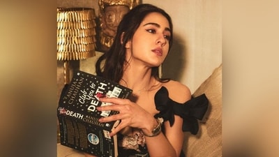 With the help of hairstylist Aasif Ahmed, Sara styled her luscious locks into soft curls and pulled them back in a half updo, leaving a section of her hair framing her face beautifully from the front. (Instagram/@saraalikhan95) With the help of hairstylist Aasif Ahmed, Sara styled her luscious locks into soft curls and pulled them back in a half updo, leaving a section of her hair framing her face beautifully from the front. (Instagram/@saraalikhan95)