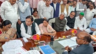 Patna, Mar 11 (ANI): Former Bihar Chief Minister and Rashtriya Janata Dal (RJD) leader Rabri Devi and party leaders Abdul Bari Siddiqui, Syed Faisal Ali, CPI-ML leader Shashi Yadav file their nomination papers for the upcoming State MLC elections in the presence of RJD Chief Lalu Prasad Yadav and others, in Patna on Monday. (ANI Photo) (Pappi Sharma) Patna, Mar 11 (ANI): Former Bihar Chief Minister and Rashtriya Janata Dal (RJD) leader Rabri Devi and party leaders Abdul Bari Siddiqui, Syed Faisal Ali, CPI-ML leader Shashi Yadav file their nomination papers for the upcoming State MLC elections in the presence of RJD Chief Lalu Prasad Yadav and others, in Patna on Monday. (ANI Photo) (Pappi Sharma)