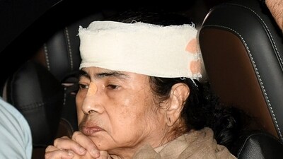 West Bengal Chief Minister Mamata Banerjee leaves from the SSKM Hospital in Kolkata on Thursday. (ANI) West Bengal Chief Minister Mamata Banerjee leaves from the SSKM Hospital in Kolkata on Thursday. (ANI)
