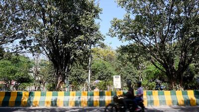 It is being planned to reduce the height of the streetlight poles, and ensure adequate brightness on roads and footpaths. (Sunil Ghosh/HT Photo)