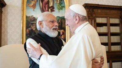 Prime Minister Narendra Modi had met Pope Francis in October of 2021 at the Vatican City and formally invited him to make an official visit to India. (File) Prime Minister Narendra Modi had met Pope Francis in October of 2021 at the Vatican City and formally invited him to make an official visit to India. (File)