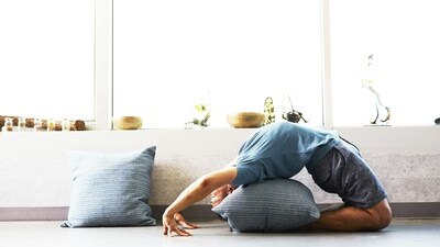 6. Increasing Oxygen Circulation: Yoga practices that emphasize controlled breathing and mindful movement improve oxygen circulation throughout the body. This enhanced oxygenation supports overall respiratory health, boosts energy levels, and reduces symptoms of respiratory conditions like asthma and chronic obstructive pulmonary disease (COPD). (Photo by wee lee on Unsplash) 6. Increasing Oxygen Circulation: Yoga practices that emphasize controlled breathing and mindful movement improve oxygen circulation throughout the body. This enhanced oxygenation supports overall respiratory health, boosts energy levels, and reduces symptoms of respiratory conditions like asthma and chronic obstructive pulmonary disease (COPD). (Photo by wee lee on Unsplash)