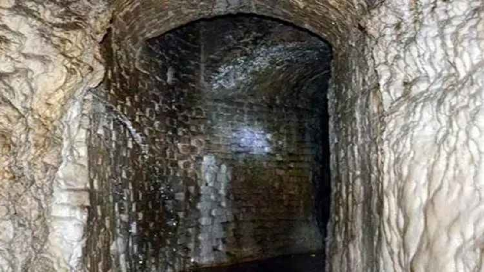 Burhanpur'daki Khooni Bhandara, geçici UNESCO listesine dahil edilen altı Madhya Pradesh miras alanı arasında yer alıyor