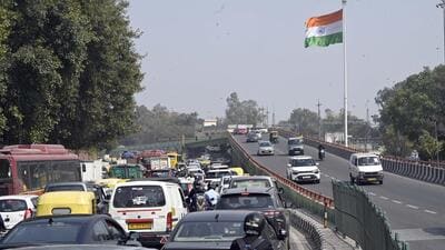 Commuters at the Kalkaji flyover. (HT Archive) Commuters at the Kalkaji flyover. (HT Archive)