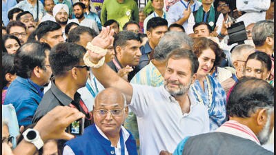 Mumbai, India – Mar 17, 2024: Congress Activists participate with Leader Rahul Gandhi along with Priyanka Gandhi during his road show of Bharat Jodo Nyay Yatra from Mani Bhavan to August Kranti Maidan, in Mumbai, India, on Sunday, Mar 17, 2024. (Photo by Bhushan Koyande/HT Photo)