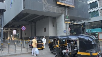 Mumbai, India - Nov 03, 2023 : Auto Rickshaw moving Near Metro stations, at Andheri, in Mumbai, India, Friday, Nov 03, 2023. (Photo by Vijay Bate/HT Photo) Mumbai, India - Nov 03, 2023 : Auto Rickshaw moving Near Metro stations, at Andheri, in Mumbai, India, Friday, Nov 03, 2023. (Photo by Vijay Bate/HT Photo)