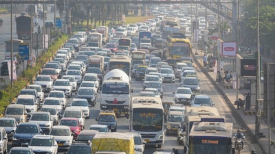 A view of the traffic on the Eastern Express Highway in Mumbai. (PTI) A view of the traffic on the Eastern Express Highway in Mumbai. (PTI)