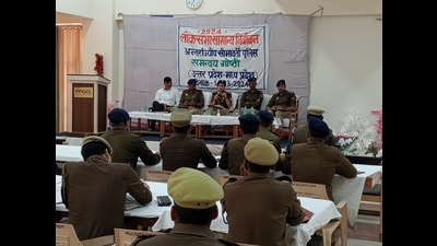 Police officials holding a meeting. (HT Photo) Police officials holding a meeting. (HT Photo)