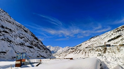 Snow-covered mountains of Sissu in Lahaul and Spiti. (Aqil Kha/HT)