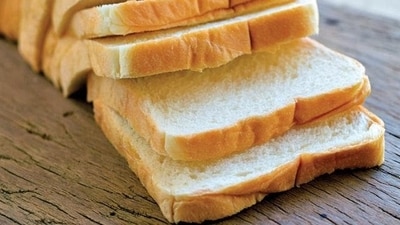 Refined carbohydrates in white bread and pasta are harmful – they can reduce HDL cholesterol levels in the body. We should avoid consumption of sugary foods and beverages. (Shutterstock) Refined carbohydrates in white bread and pasta are harmful – they can reduce HDL cholesterol levels in the body. We should avoid consumption of sugary foods and beverages. (Shutterstock)