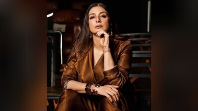 With the assistance of make-up artist Mehak Oberoi, Tabu got decked up in nude eye shadow, smudged eyeliner, mascaraed lashes, darkened brows, contoured cheeks with a pinch of blush and a shade of nude lipstick. (Instagram/@sanamratansi) With the assistance of make-up artist Mehak Oberoi, Tabu got decked up in nude eye shadow, smudged eyeliner, mascaraed lashes, darkened brows, contoured cheeks with a pinch of blush and a shade of nude lipstick. (Instagram/@sanamratansi)