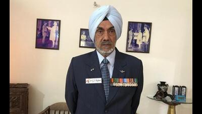 Colonel Gurjeet Singh Bajwa (retd) recounted his experiences of bravery and unity among soldiers. (HT PHOTO) Colonel Gurjeet Singh Bajwa (retd) recounted his experiences of bravery and unity among soldiers. (HT PHOTO)