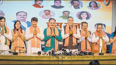 Delhi BJP president Virendra Sachdeva (in green) with party’s Lok Sabha candidates (from left) Kamaljeet Sehrawat, Manoj Tiwari, Ramvir Singh Bidhuri, Harsh Malhotra and Praveen Khandelwal at a press conference at the party office at Pant Marg in the Capital on Monday. (Raj K Raj/HT Photo) Delhi BJP president Virendra Sachdeva (in green) with party’s Lok Sabha candidates (from left) Kamaljeet Sehrawat, Manoj Tiwari, Ramvir Singh Bidhuri, Harsh Malhotra and Praveen Khandelwal at a press conference at the party office at Pant Marg in the Capital on Monday. (Raj K Raj/HT Photo)
