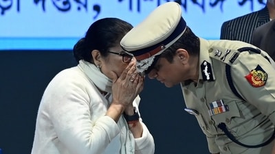 Mamata Banerjee interacting with West Bengal DG Rajeev Kumar during an award ceremony (Photo by Samir Jana/ Hindustan Times) Mamata Banerjee interacting with West Bengal DG Rajeev Kumar during an award ceremony (Photo by Samir Jana/ Hindustan Times)