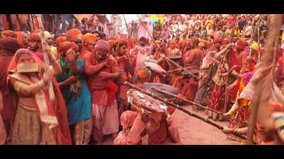 On Monday, ‘hurriyare’ (Holi revelers) from Nandgaon (the village of Lord Krishna) reached Barsana (the village of Radha) to celebrate this unique tradition of Braj. (HT) On Monday, ‘hurriyare’ (Holi revelers) from Nandgaon (the village of Lord Krishna) reached Barsana (the village of Radha) to celebrate this unique tradition of Braj. (HT)