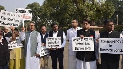 Opposition leaders protest against the Centre in New Delhi over the electoral bonds scheme. (Vipin Kumar/HT Photo)