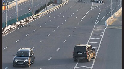 The 3.6-kilometre-long proposed elevated stretch from Vatika Chowk to the clover leaf on the Delhi-Gurgaon expressway will have a trumpet tower of similar structure to facilitate the movement of vehicles from the Southern Peripheral Road (SPR) side to the Sohna elevated road. (HT PHOTO.) The 3.6-kilometre-long proposed elevated stretch from Vatika Chowk to the clover leaf on the Delhi-Gurgaon expressway will have a trumpet tower of similar structure to facilitate the movement of vehicles from the Southern Peripheral Road (SPR) side to the Sohna elevated road. (HT PHOTO.)