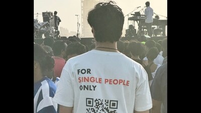 T-shirt with a QR code that a man wore at Ed Sheeran's concert. (X/@ShwetaKukreja_) T-shirt with a QR code that a man wore at Ed Sheeran's concert. (X/@ShwetaKukreja_)