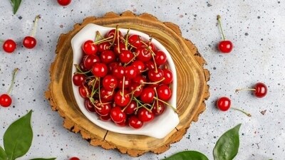 By reducing oxidative stress, tart cherries may help protect the brain from age-related decline and neurodegenerative diseases like Alzheimer’s and Parkinson’s.&nbsp; (Freepik)