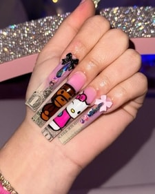 Choose from different motifs and elements like mini flowers and Hello Kitty (Instagram)