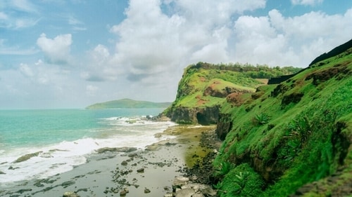 Beaches and lush peaks, you will get everything in Ratnagiri. Beaches and lush peaks, you will get everything in Ratnagiri.