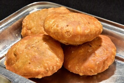 Crispy pyaz kachoris are a popular street-food bite in the Pink City (Shutterstock) Crispy pyaz kachoris are a popular street-food bite in the Pink City (Shutterstock)