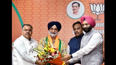 Former Indian Ambassador to the US, Taranjit Singh Sandhu joins the BJP in the presence of party general secretaries Vinod Tawde and Tarun Chugh at BJP headquarters in New Delhi on Tuesday. Sandhu was the 28th Ambassador of India to the United States. (ANI) Former Indian Ambassador to the US, Taranjit Singh Sandhu joins the BJP in the presence of party general secretaries Vinod Tawde and Tarun Chugh at BJP headquarters in New Delhi on Tuesday. Sandhu was the 28th Ambassador of India to the United States. (ANI)