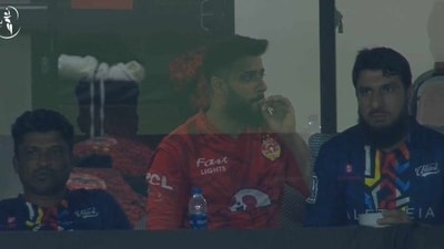 Imad Wasim was seen smoking in Islamabad United dressing room during PSL final