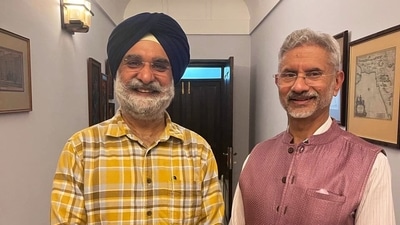 Former Indian ambassador to the United States Taranjit Singh Sandhu and External Affairs Minister S Jaishankar. (Twitter) Former Indian ambassador to the United States Taranjit Singh Sandhu and External Affairs Minister S Jaishankar. (Twitter)
