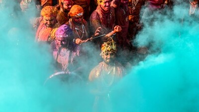 3. Cover your head with a scarf or a hat: If you don't want to colour your hair, then covering your head with a scarf or hat can be an effective option. It will not only protect your hair from unwanted colour but also protects your scalp from harmful UV rays.&nbsp; (Photo by Raj K Raj/ Hindustan Times)