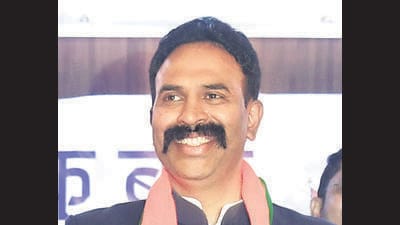 Leaders from BJP have rebelled against its Madha MP Ranjitsinh Nimbalkar who was renominated. (HT Photo) Leaders from BJP have rebelled against its Madha MP Ranjitsinh Nimbalkar who was renominated. (HT Photo)