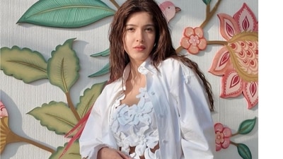 Shanaya Kapoor goes white hot with her full flower cut-out midi (Instagram) Shanaya Kapoor goes white hot with her full flower cut-out midi (Instagram)