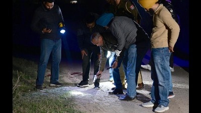 Mohali police inspecting the encounter spot in Chappar Chiri in Mohali. (HT) Mohali police inspecting the encounter spot in Chappar Chiri in Mohali. (HT)