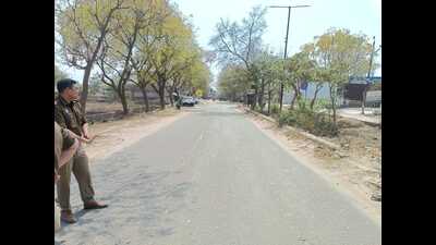 Police on the spot after receiving information about bomb-like material in Agra on Tuesday. (HT) Police on the spot after receiving information about bomb-like material in Agra on Tuesday. (HT)