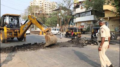 Speed breakers add to the traffic congestions. (HT ARCHIVES) Speed breakers add to the traffic congestions. (HT ARCHIVES)