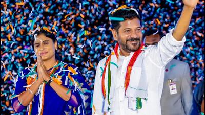 Telangana Chief Minister Revanth Reddy and Andhra Pradesh Congress chief YS Sharmila during a public meeting in Visakhapatnam on Sunday. (Revanth Reddy-X) Telangana Chief Minister Revanth Reddy and Andhra Pradesh Congress chief YS Sharmila during a public meeting in Visakhapatnam on Sunday. (Revanth Reddy-X)
