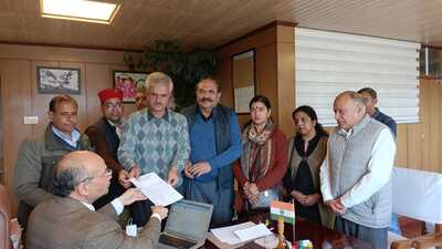 The Communist Party of India (Marxist) submitted a memorandum to chief electoral officer Manisha Garg on Tuesday. (Aqil Khan/HT)