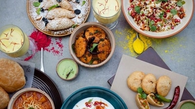 Holi 2024 weight loss: Prioritising whole grains over refined carbohydrates provides sustained energy and keeps blood sugar levels stable. (Monkey Bar) Holi 2024 weight loss: Prioritising whole grains over refined carbohydrates provides sustained energy and keeps blood sugar levels stable. (Monkey Bar)