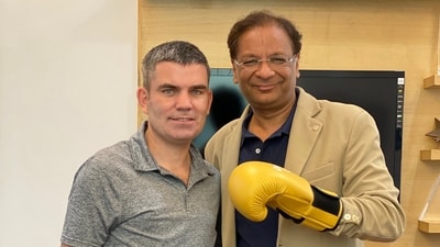 Bernard Dunne (L) along with Boxing Federation of India President Ajay Singh