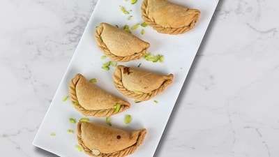 Holi 2024: Here are recipes that people with diabetes can enjoy this Holi. Holi 2024: Here are recipes that people with diabetes can enjoy this Holi.