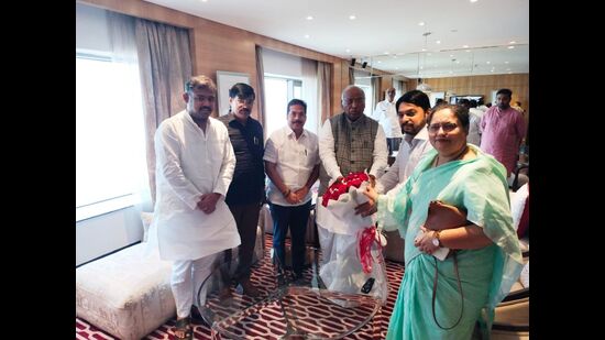 Sangli Congress leader Vishwajeet Kadam met party president Mallikarjun Kharge. (HT PHOTO)