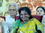 Tamil Nadu BJP President K Annamalai (right) gave the membership card to Tamilisai Soundarajan. Tamil Nadu BJP President K Annamalai (right) gave the membership card to Tamilisai Soundarajan.