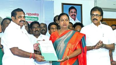AIADMK general secretary Edappadi K Palaniswami with Desiya Murpokku Dravida Kazhagam ( DMDK) general secretary Premallatha Vijayakant during the signing of the agreement on the formation of the alliance ahead of Lok Sabha elections in Chennai on Wednesday. (ANI) AIADMK general secretary Edappadi K Palaniswami with Desiya Murpokku Dravida Kazhagam ( DMDK) general secretary Premallatha Vijayakant during the signing of the agreement on the formation of the alliance ahead of Lok Sabha elections in Chennai on Wednesday. (ANI)